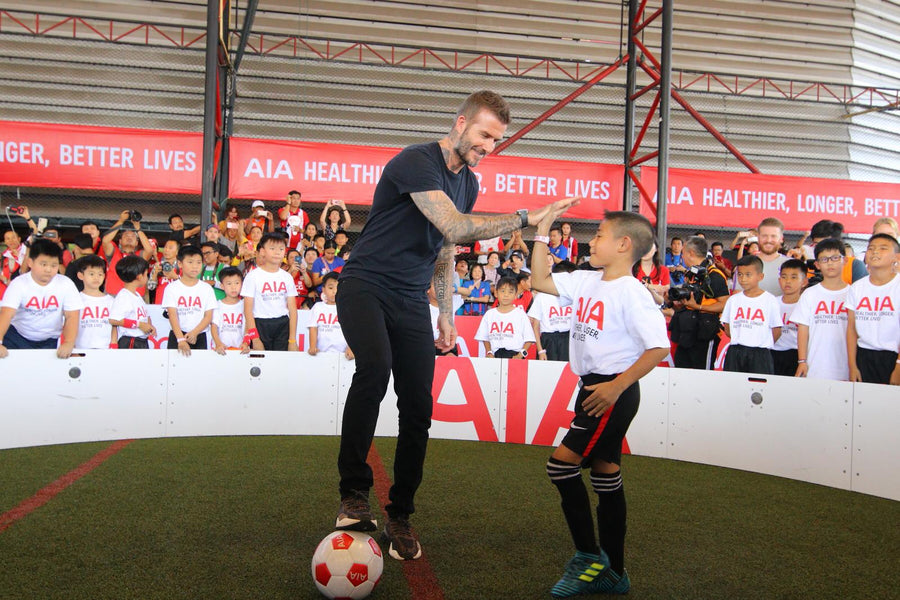 David beckham hi fiving child while using Acura Elite ICON Arena