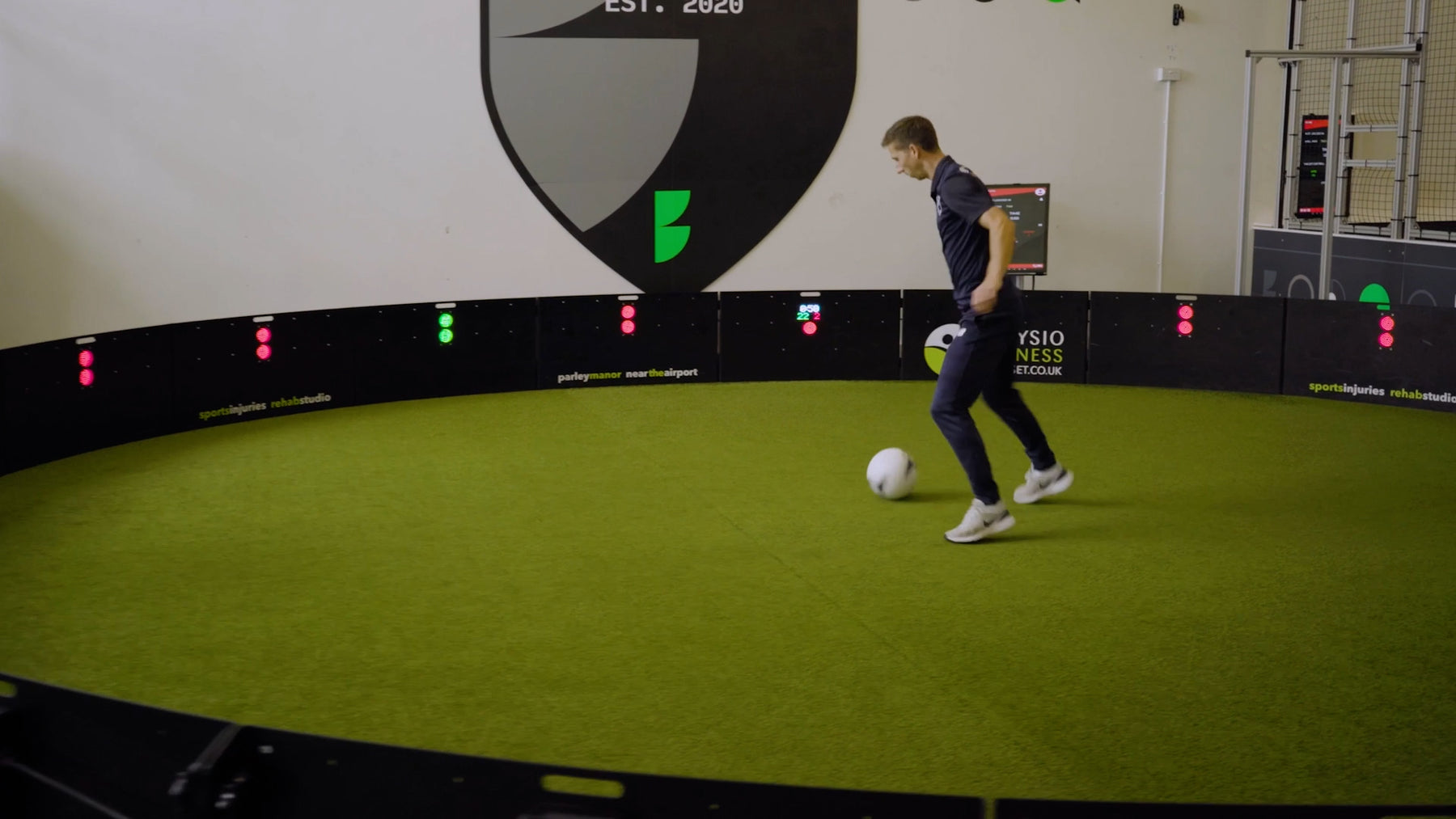 video demonstrating man using acura elite icon arena and playing the maestro game mode
